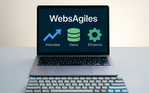 Espacio de trabajo minimalista con portátil de WebsAgiles que demuestra alto rendimiento